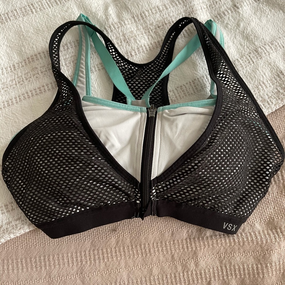 Victoria’s Secret Sports Bra 34D